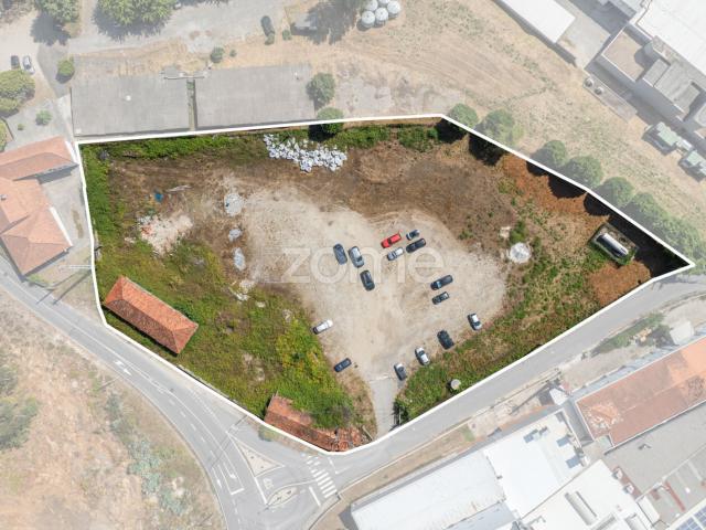 Terreno com 7.162 m² em Brito