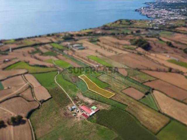 Terreno com 7.360 m², localizado em Água de Pau, no concelho da Lagoa