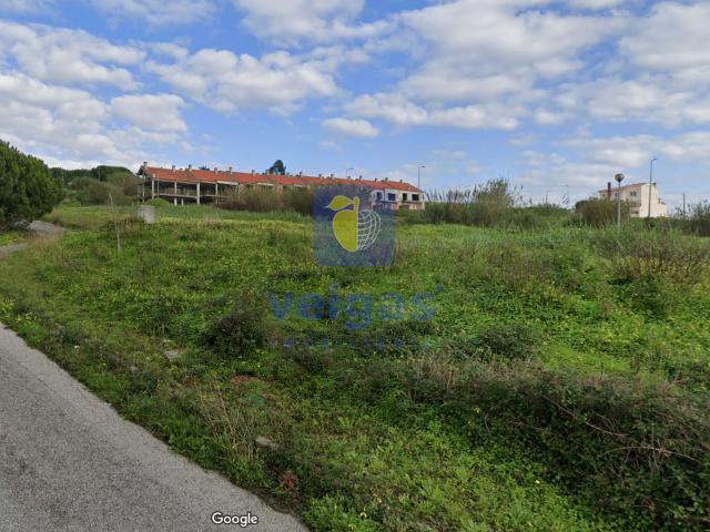 Terreno com 800m², na Lourinhã c/ viabilidade p/ construção de um Prédio de 3 pisos + cave