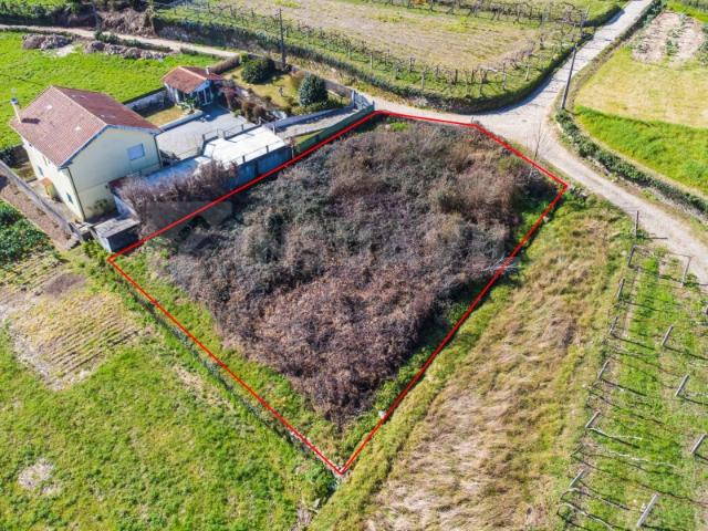 Terreno com 864m2