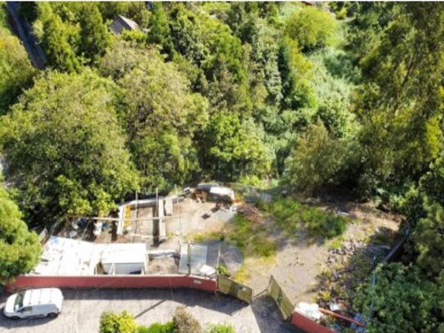 Terreno com 910 m² e projeto aprovado para dois T1 em São Vicente