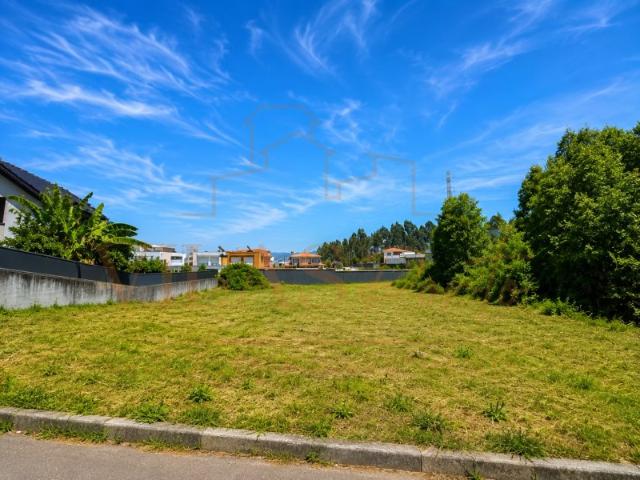 Terreno com 935 m² Mouriz