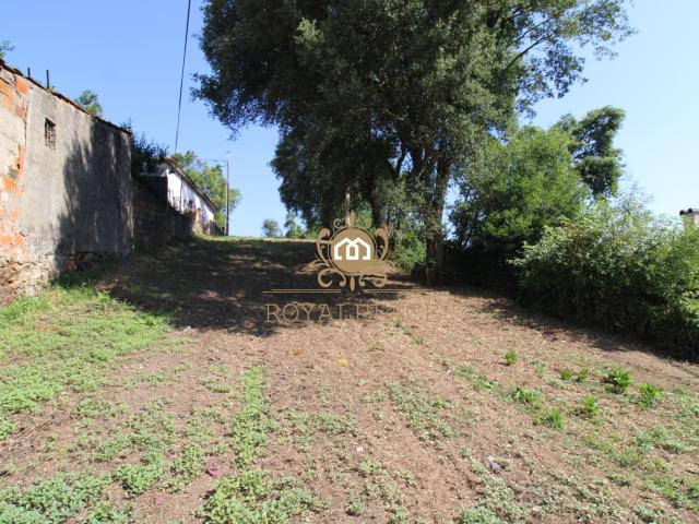 Terreno com 940m2 em Avintes