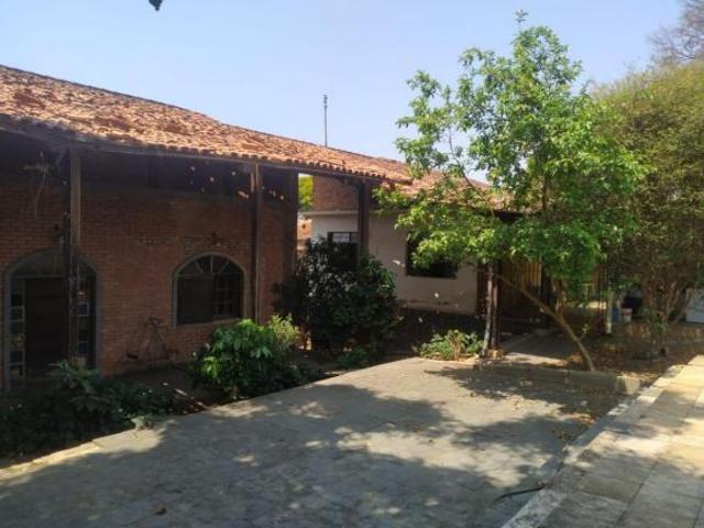 Terreno com 954 m² e Casa semi acabada