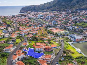 Terreno com 955 m²