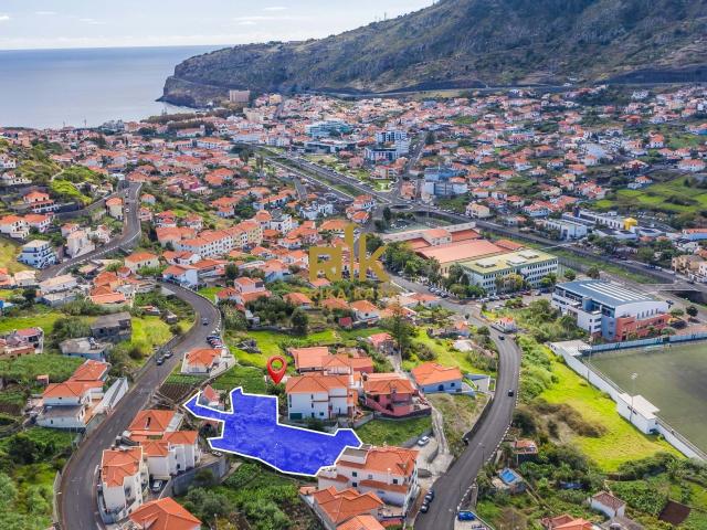 Terreno com 955 m²
