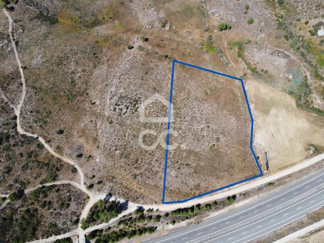Terreno com 9880 M2 na zona industrial de Outeiro Seco, acesso a auto estrada A24 N103 5