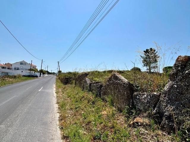 Terreno com 9.749 m² e Potencial de Construção em Zona Urbana e Rural