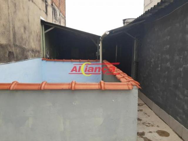 Terreno com 03 casas, 01 dorm cada e 02 vagas