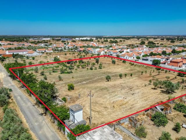 Terreno com 10000m², viabilidade para 30 fogos, a 30km da Costa Vicentina