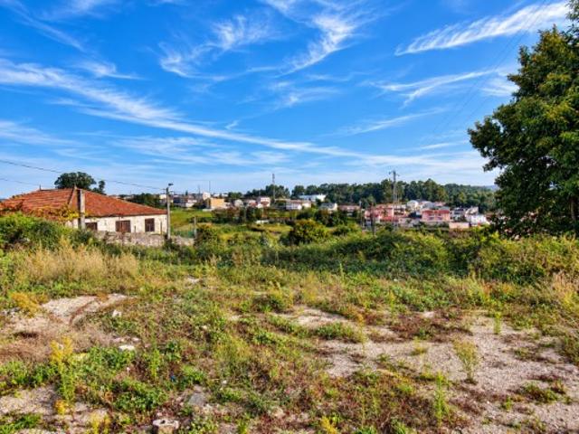 Terreno com 1054 m², em Cristelo Paredes