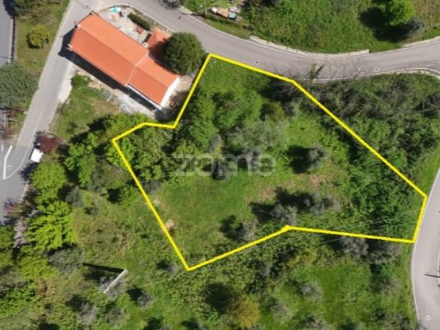 Terreno com 1100m2 em Arganil