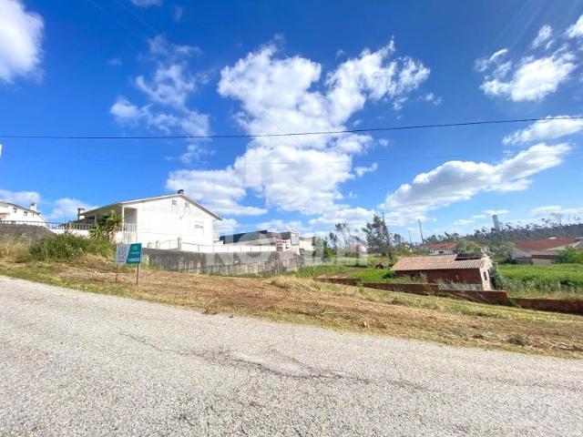 Terreno com 1260m² localizado a poucos minutos de Leiria