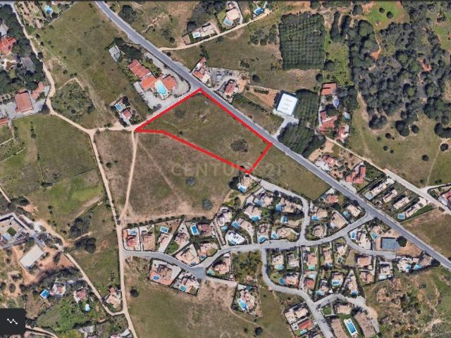 Terreno com 12.040 m2 localizado na privilegiada zona de Porches, Areias das Almas, Lagoa