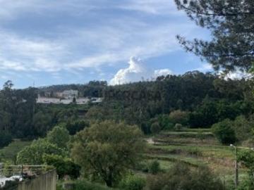Terreno com 1000m2 com projeto pré aprovado para moradia de V3 de 170m2