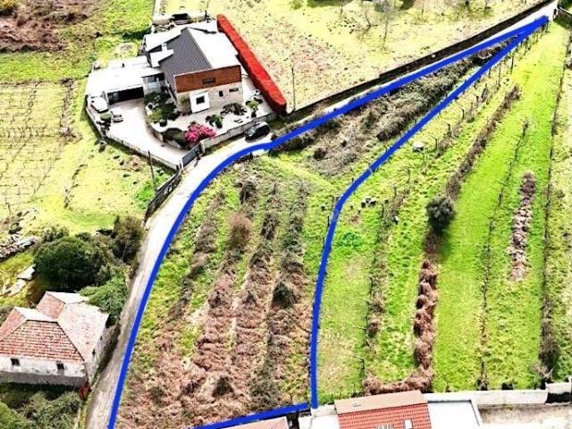Terreno com 1350m2 Onde o Coração do Alvarinho Encontra a Serenidade do Rio Minho!