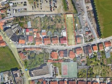 Terreno com 1454 m² em Moreira, Maia, Porto, com excelente localização próxima a auto estrada, escola e transportes públicos