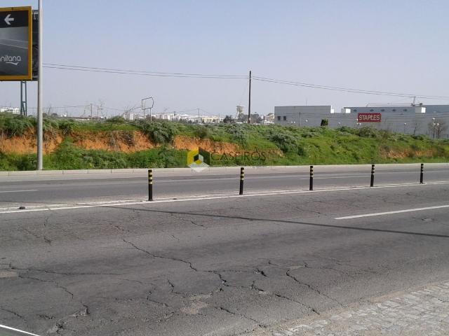 Terreno com 16.580 m2 na entrada de Faro junto à N125 Faro, Algarve
