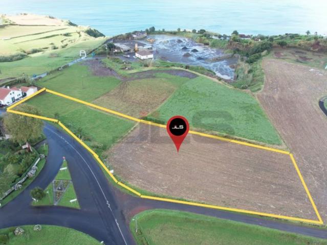 Terreno com 170m2 de Frente, ideal para investimento, Algarvia, Nordeste, Ilha de São Miguel, Açores