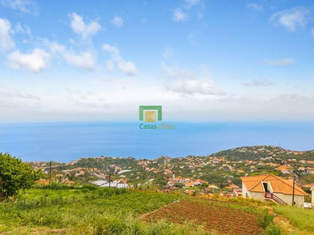 TERRENO COM 1800M2 E ARRECADAÇAO