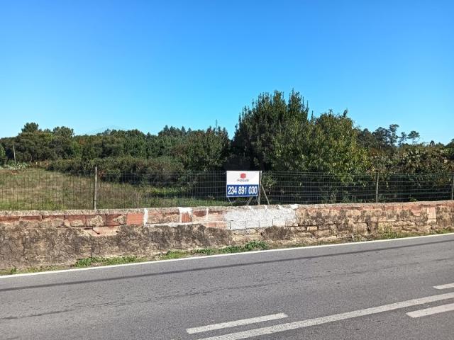 Terreno com 18,5m de frente para venda em Oiã