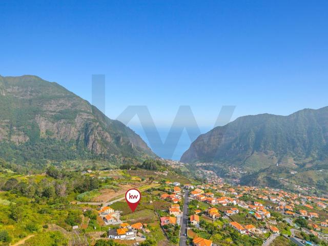 Terreno com 1.300 m² com Vista sobre a Montanha e o Mar | São Vicente, Madeira