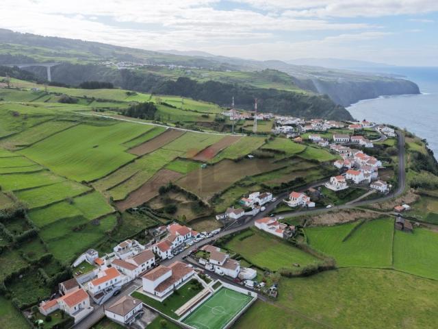 Terreno com 1.328 m² com viabilidade de construção e vista mar, Nordeste, Ilha de São Miguel