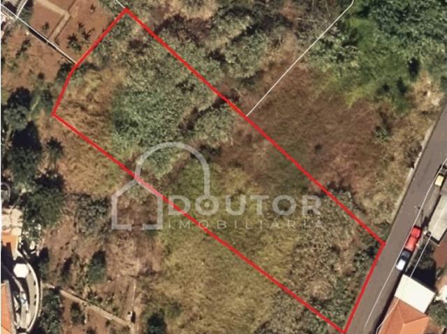 Terreno com 1.450 m² São Roque Funchal