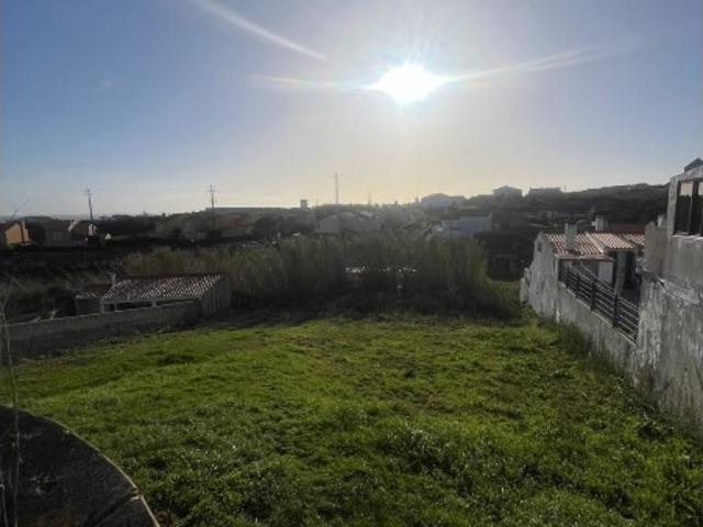 Terreno com 1.400 m2 para construção de moradia em São Martinho do Porto