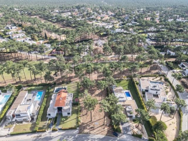 Terreno com 1.400m2, com vista Golf, na Herdade da Aroeira