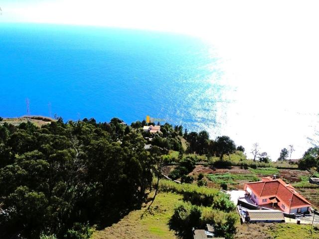 Terreno com 1.400m2 para construção nos Prazeres