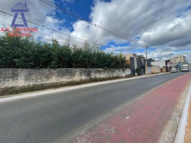 Terreno com 1.743 m² à Venda Funcionários