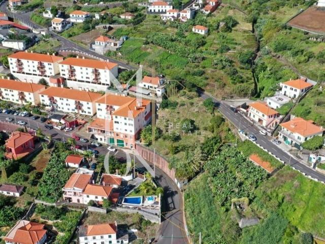 Terreno com 1.700 m², localizado na tranquila zona da Igreja, no Faial