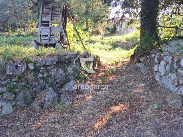 Terreno com 1.720 m2, com casa em Ruina. Jolda S. Paio, Arcos de Valdevez. negociavél