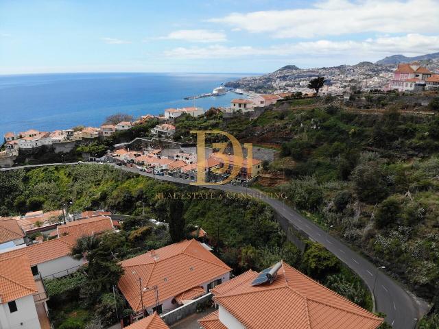 Terreno com 1.951m² e vista mar, anteprojeto para 4 moradias São Gonçalo, Funchal