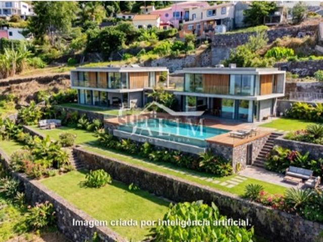 TERRENO COM 1.999 m² ARCO DA CALHETA