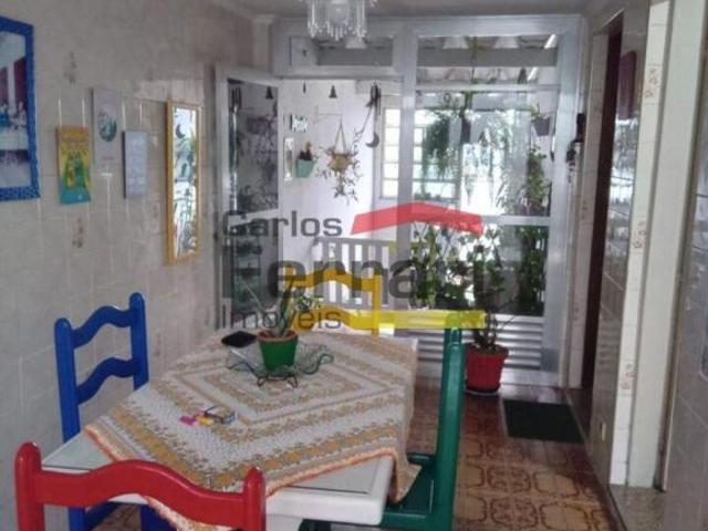 Terreno com 230m², com 10 metros de frente. Contém 2 casas, sendo a primeira casa com 2 dormitórios