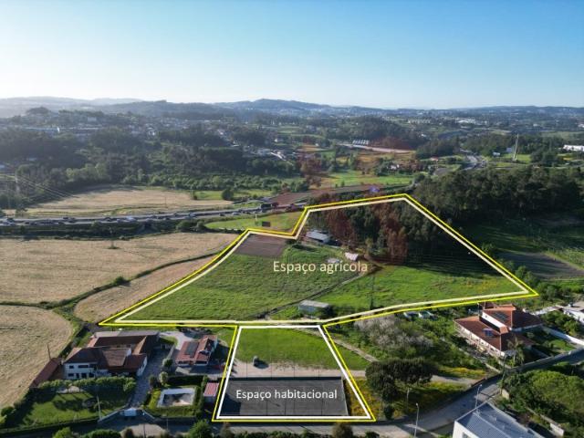 Terreno com 25.000 m²