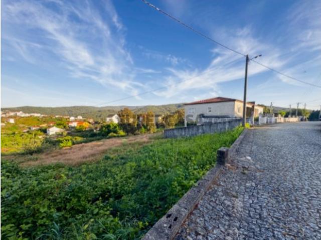 Terreno com 278 m2 em Oleiros