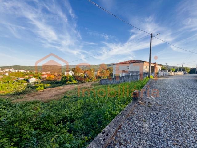 Terreno com 278 m2 em Oleiros