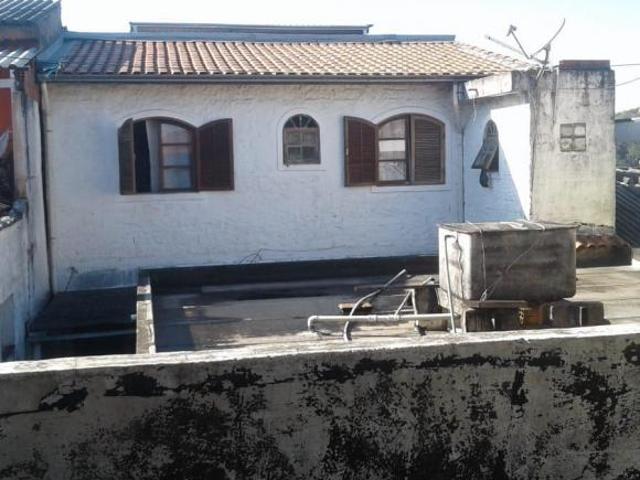 Terreno com 2 casas, uma casa térrea e sobrado com 2 dormitórios 1 suíte 2 vagas