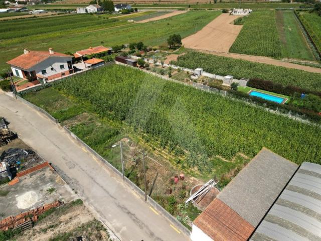 Terreno com 2.099 m² e excelentes acessos, a apenas 10 minutos de Aveiro!