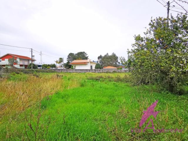 Terreno com 2.130 m² Geraz do Lima