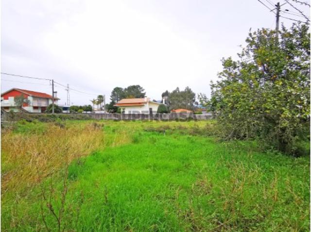 Terreno com 2.130 m² Geraz do Lima