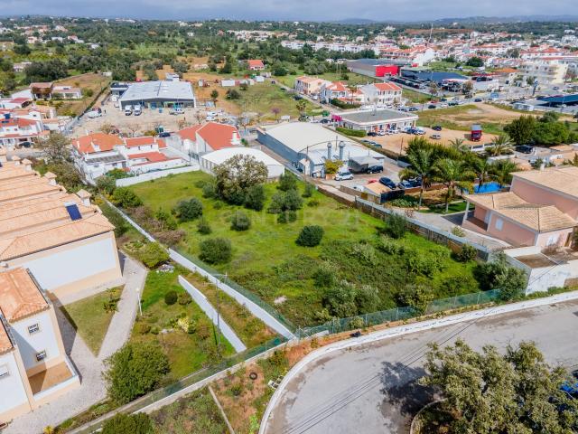 Terreno com 2.250 m², sendo 1.350 m² URBANOS. Possibilidade de construção de vários fogos. Lagoas,Ferreiras