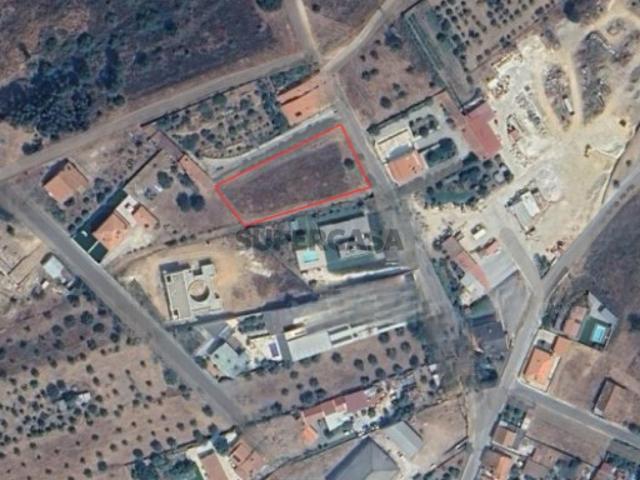 Terreno com 2.235 m² para construção de moradia na Atalaia