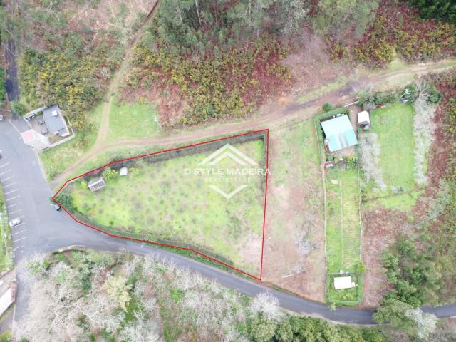 Terreno com 2.398m2 para venda na Calheta