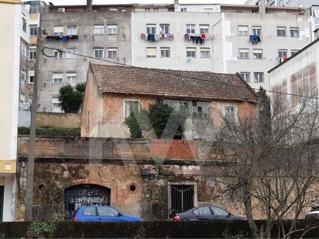 Terreno com 320m2 em frente ao Parque Urbano Felício Loureir. 220m² Queluz e Belas
