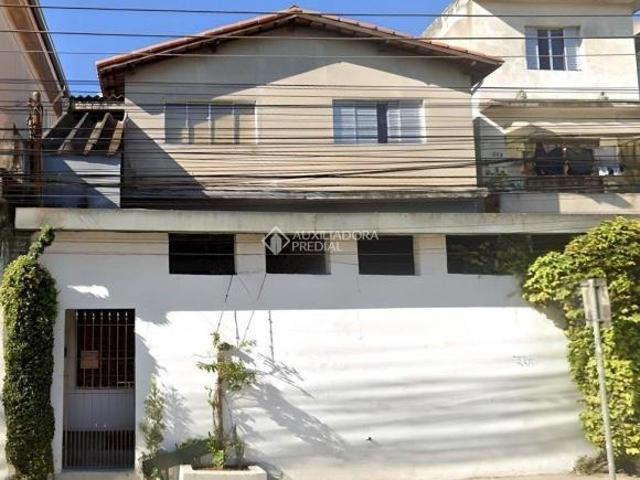Terreno com 335m². Excelente para investimento em construção residencial ou comercial