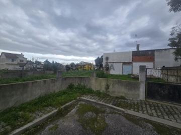 Terreno com 338m2 Quinta da Queimada